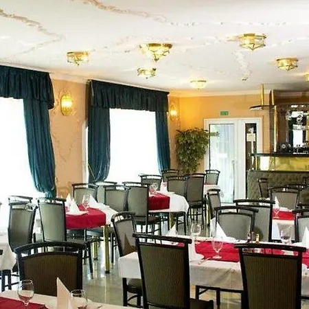 Отель Europa Es Etterem 3*