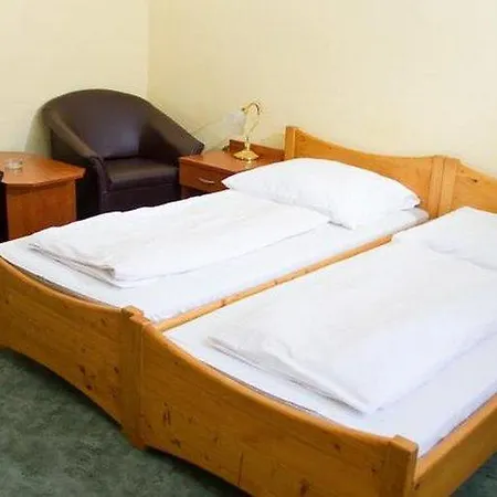 Отель Europa Es Etterem Ньиредьхаза