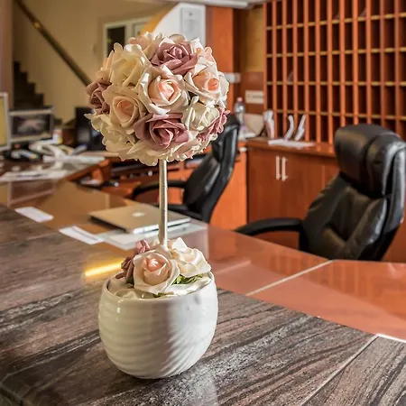 Отель Europa Es Etterem Ньиредьхаза