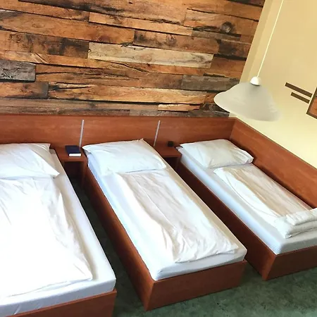 Europa Es Etterem Отель 3*