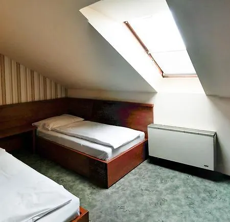 Europa Es Etterem Отель