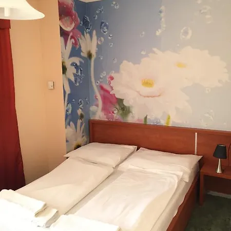 Europa Es Etterem Отель